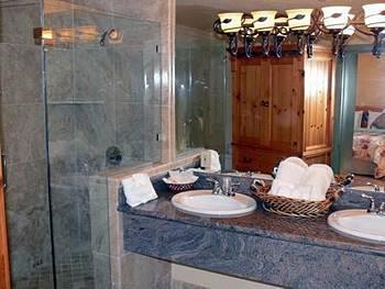 Vineyard Hotel 3*