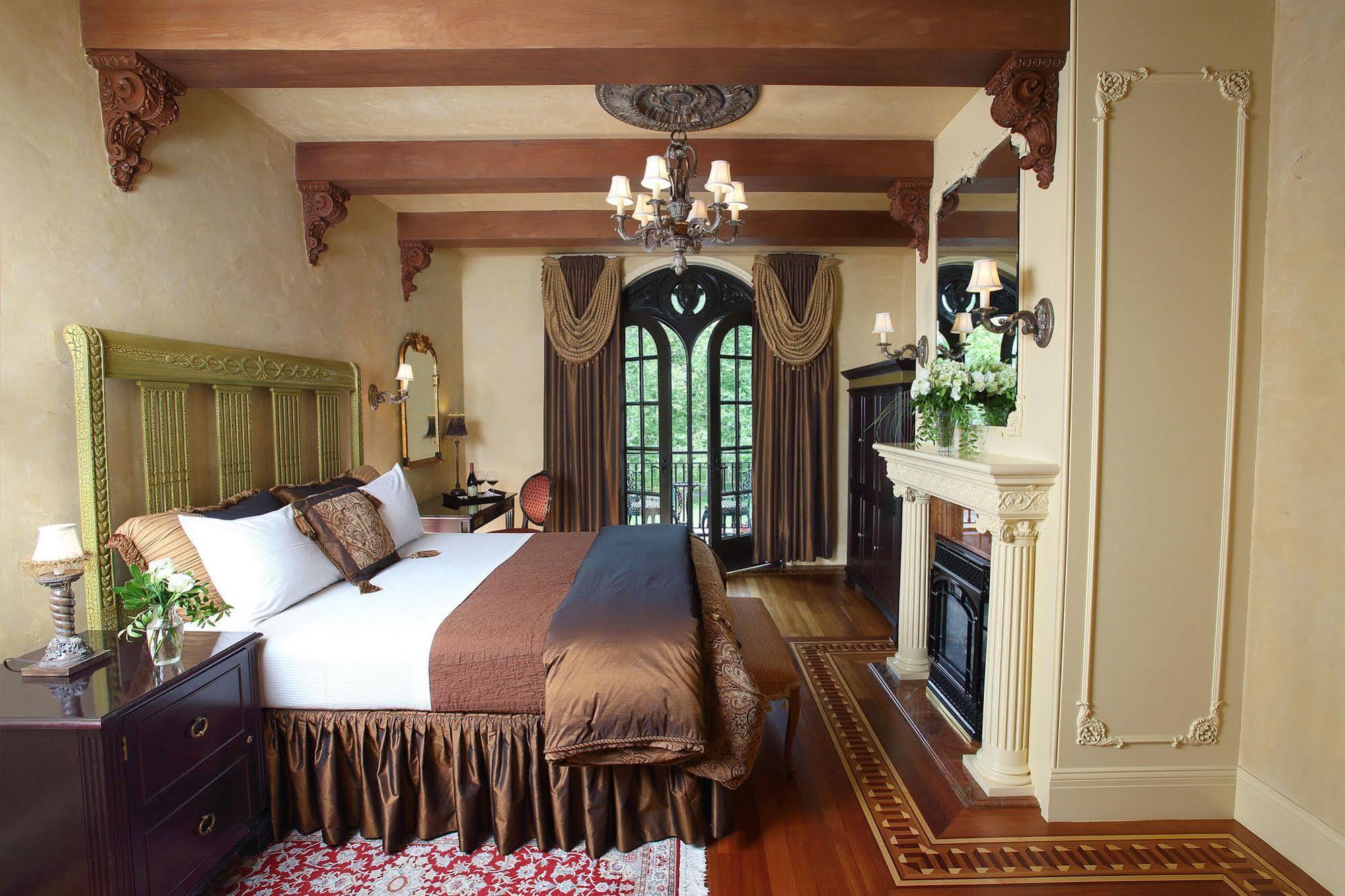 Ledson Hotel