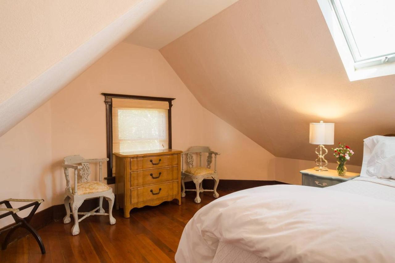 Bancroft Of Bed & Breakfast