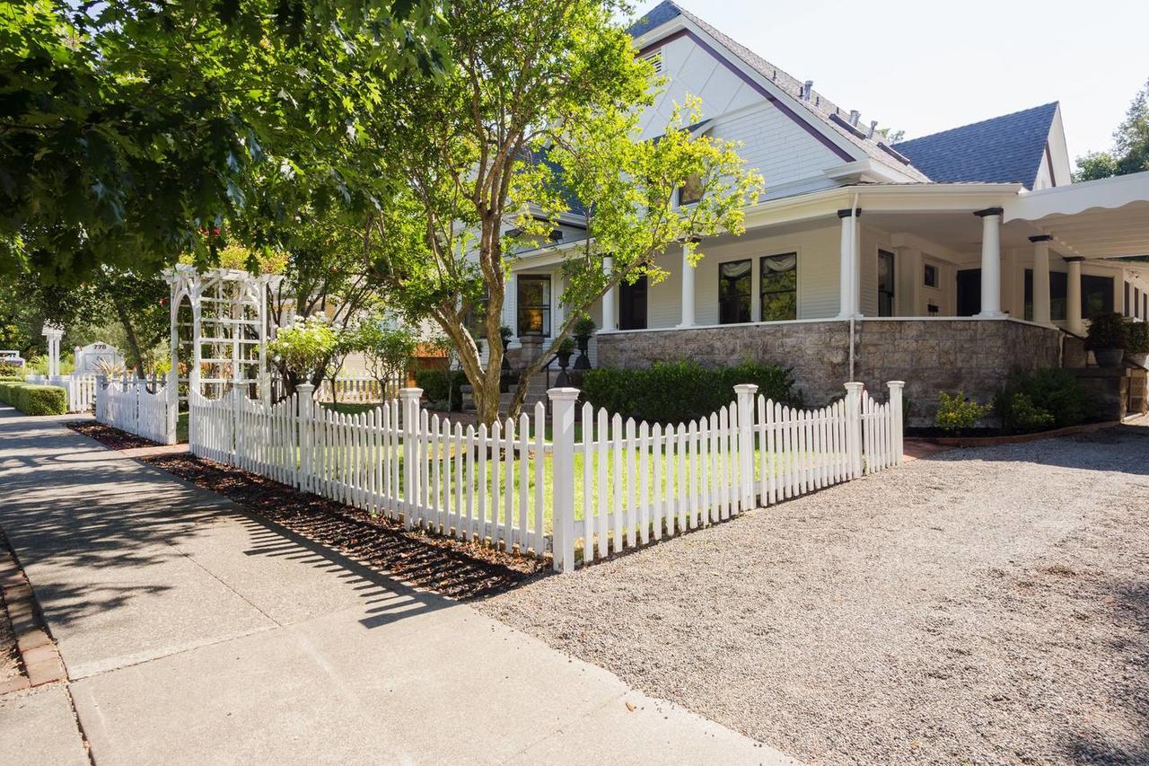 Bed & Breakfast Bancroft Of *