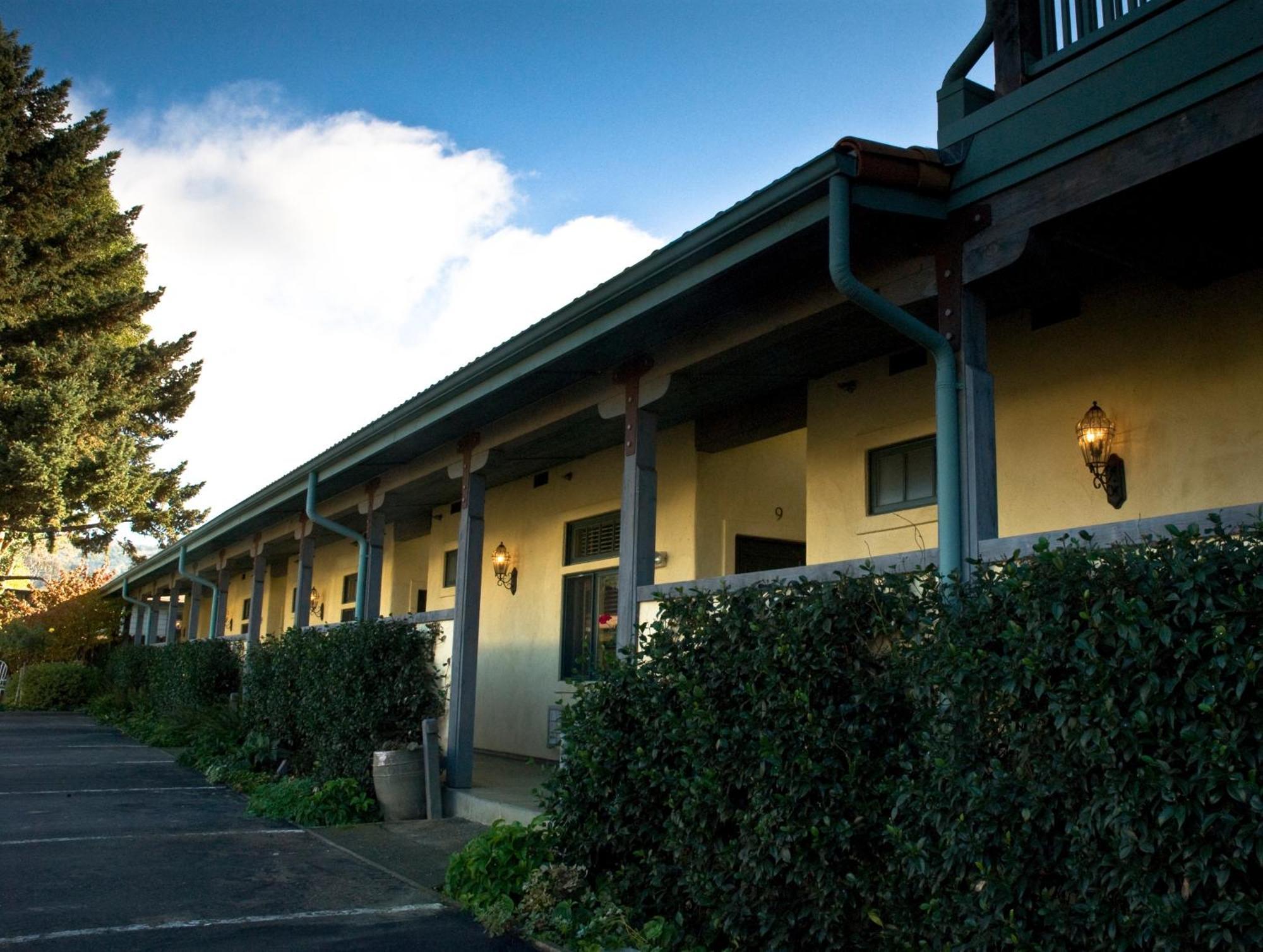 Creek Motel 2*