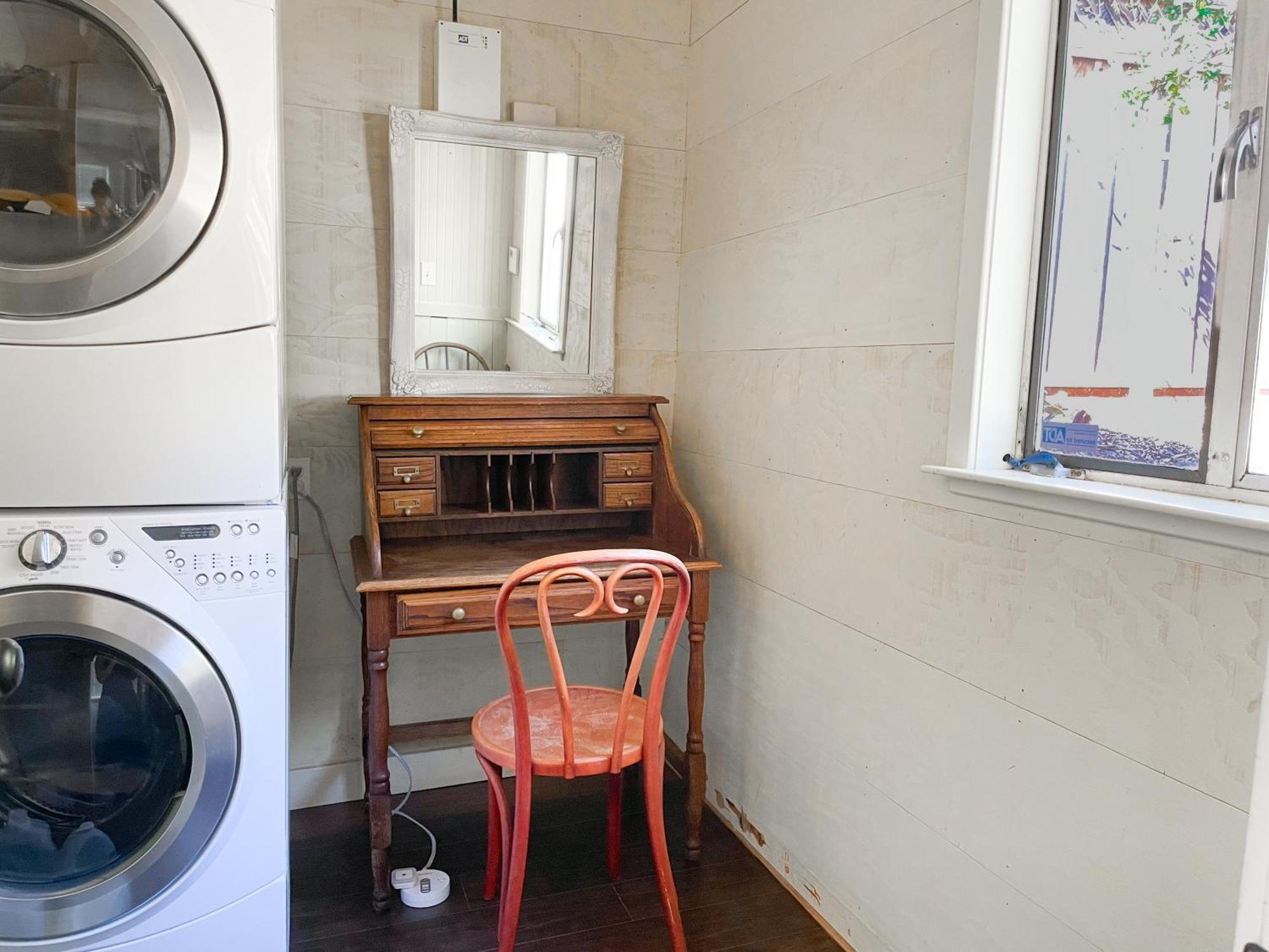 Holiday home Timeless Charm, Modern Comfort Close To Everything *