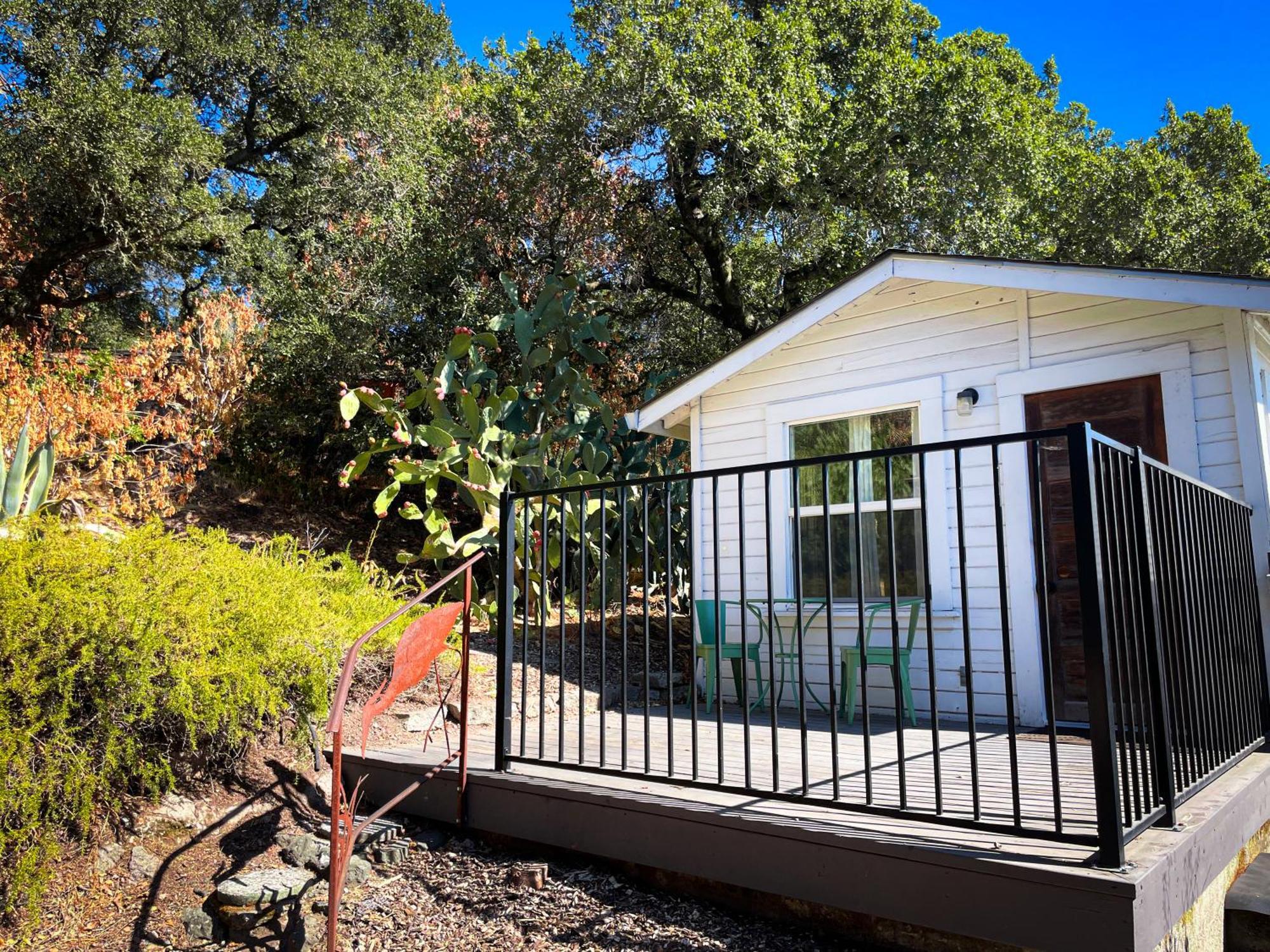 Holiday home Timeless Charm, Modern Comfort Close To Everything *