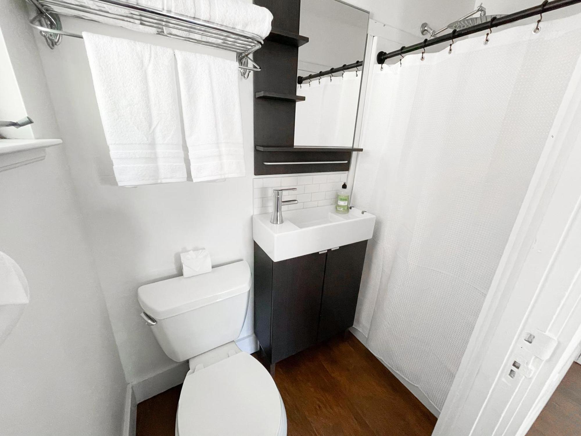 Timeless Charm, Modern Comfort Close To Everything Holiday home Sonoma