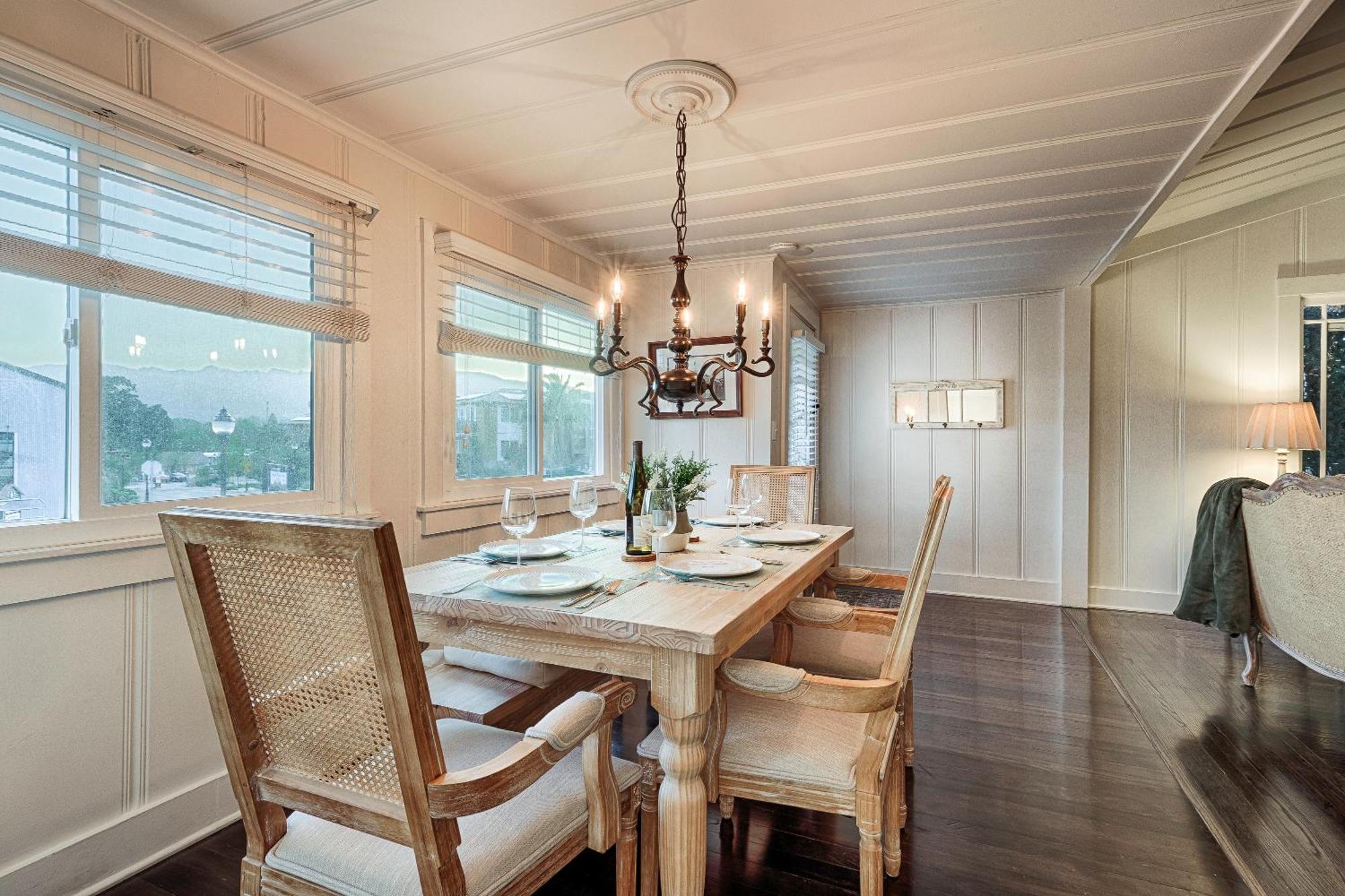 Timeless Charm, Modern Comfort Close To Everything Holiday home *