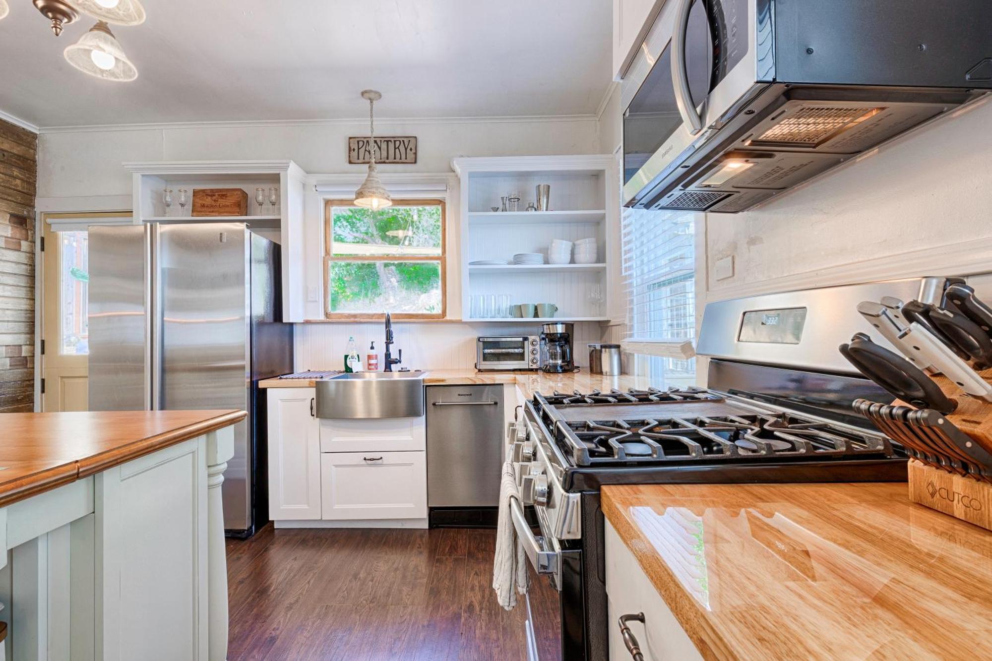 Timeless Charm, Modern Comfort Close To Everything * Sonoma