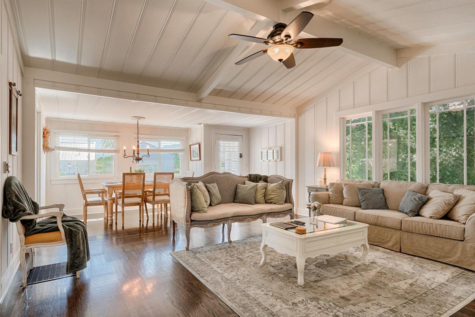 Timeless Charm, Modern Comfort Close To Everything Holiday home Sonoma