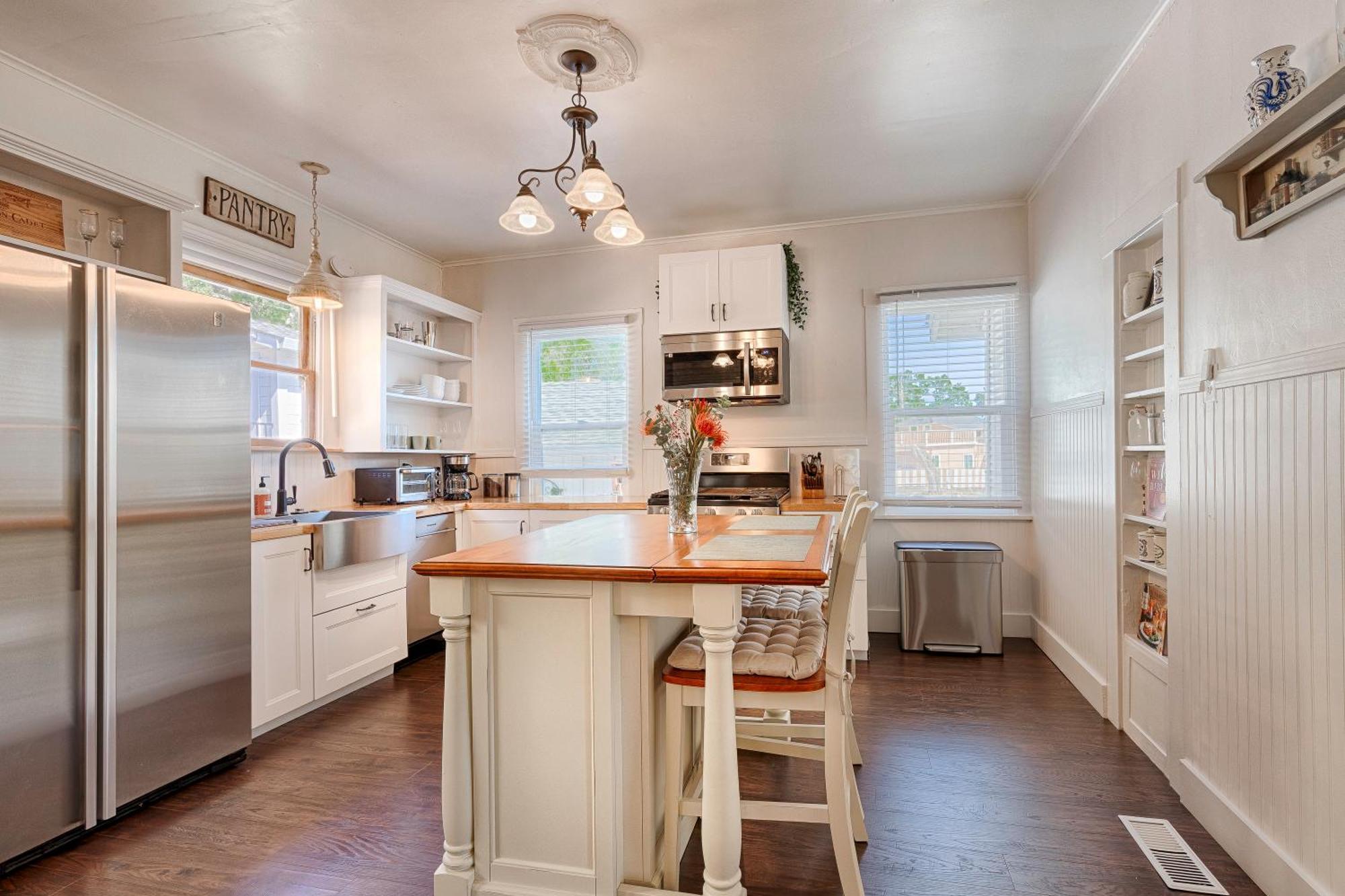 Timeless Charm, Modern Comfort Close To Everything Holiday home Sonoma