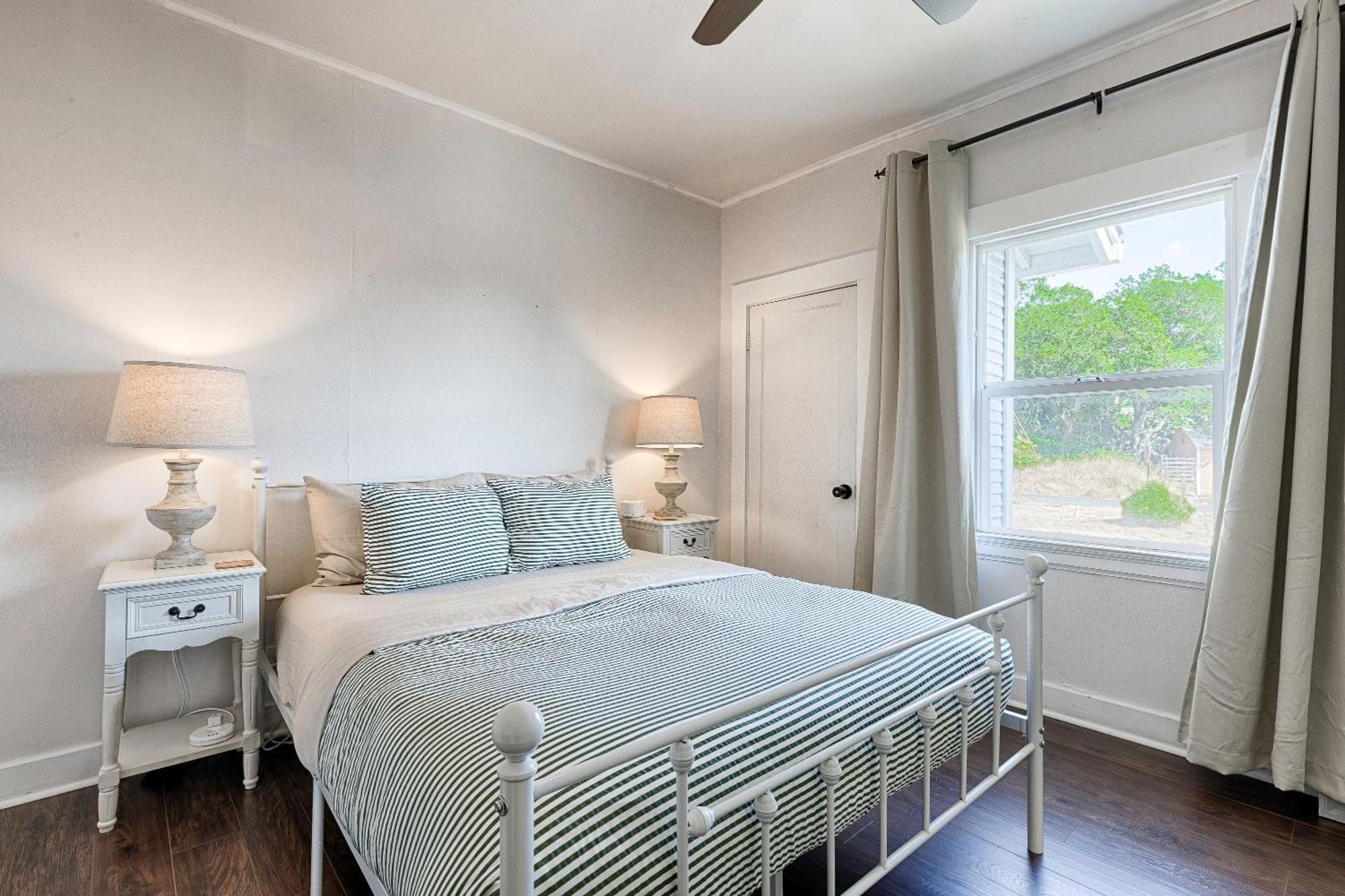 Timeless Charm, Modern Comfort Close To Everything Holiday home *