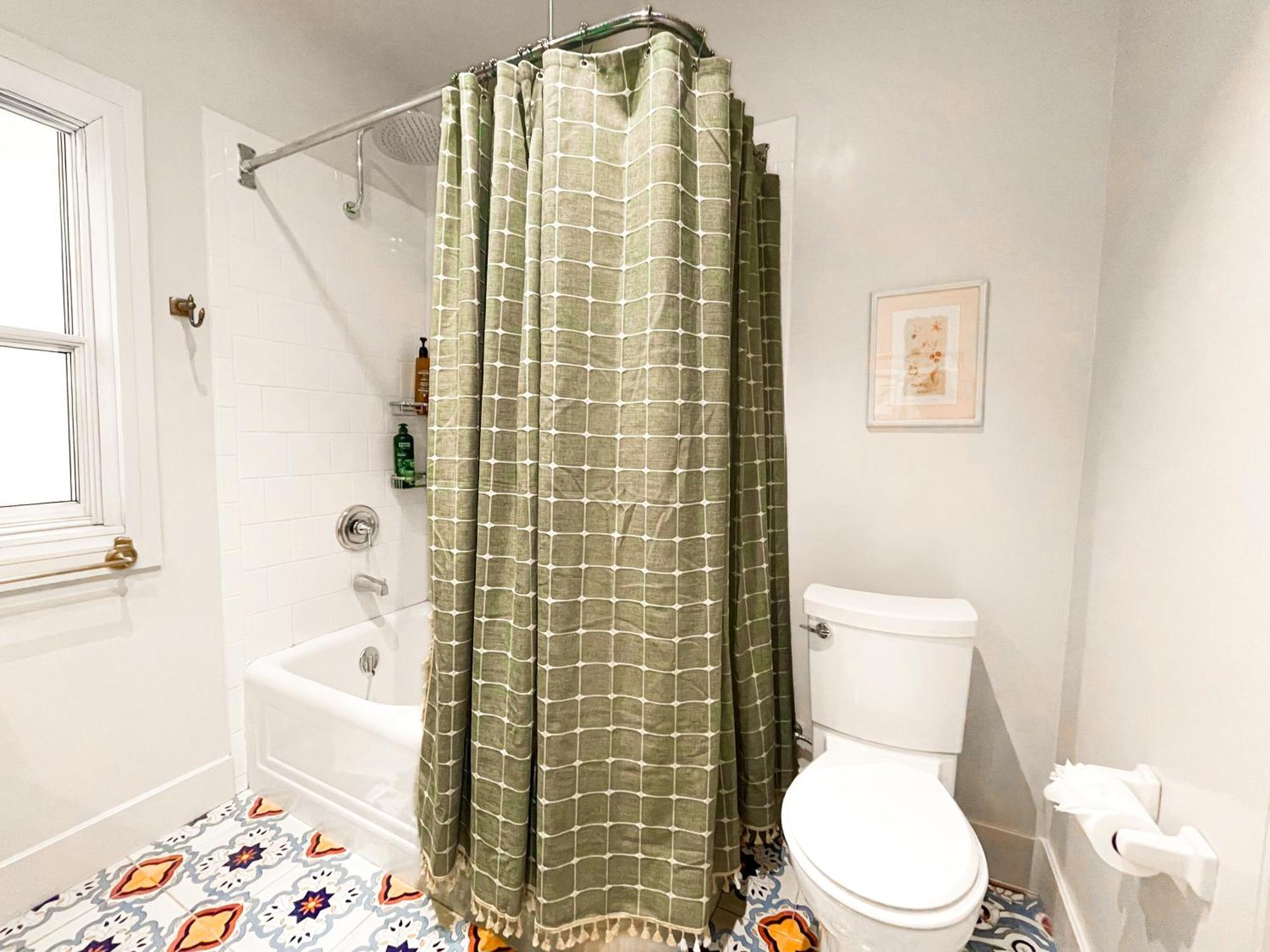 Timeless Charm, Modern Comfort Close To Everything Holiday home *