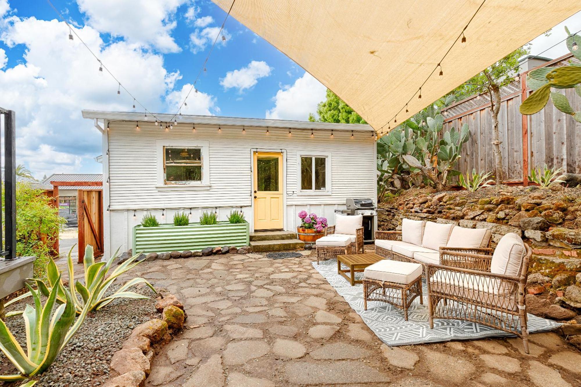 Timeless Charm, Modern Comfort Close To Everything Holiday home *